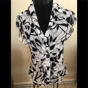 NWOT BLK/Wht ESSENTIALS SZL TOP